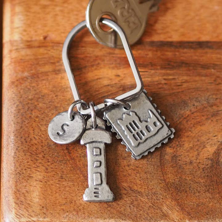 Ciondoli personalizzati per portachiavi con monumenti locali per la vendita all'ingrosso da parte di Kutuu