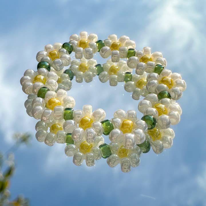 Flower ring made of glass beads "Daisy Meadow" with daisies for wholesale by cool people club