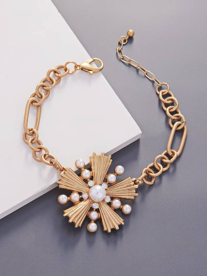 Stor blomformad vintage pärlspänne armband för wholesale av Designature New York