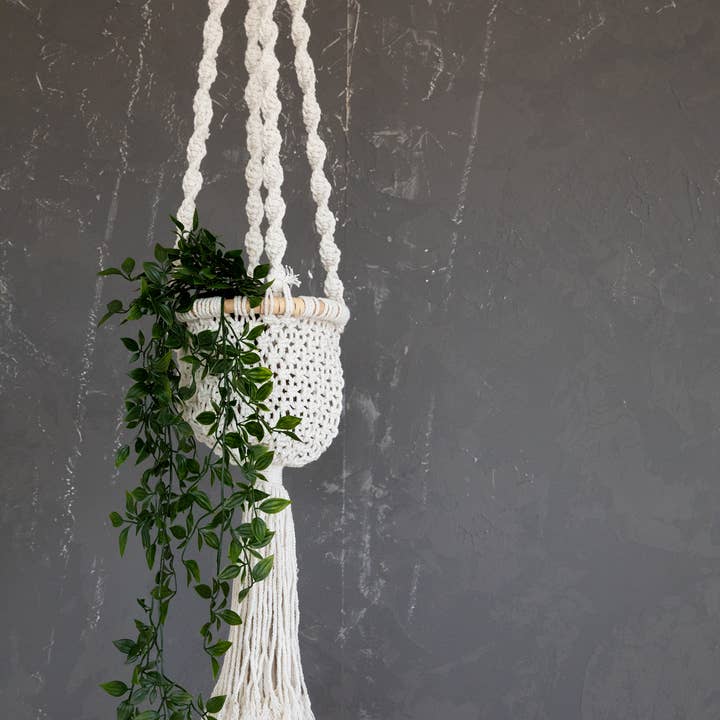 Bazar Bizar Living – Großhandel Pflanzenampel – Der gedrehte Makramee-Pflanzenhalter - Naturweiß - S