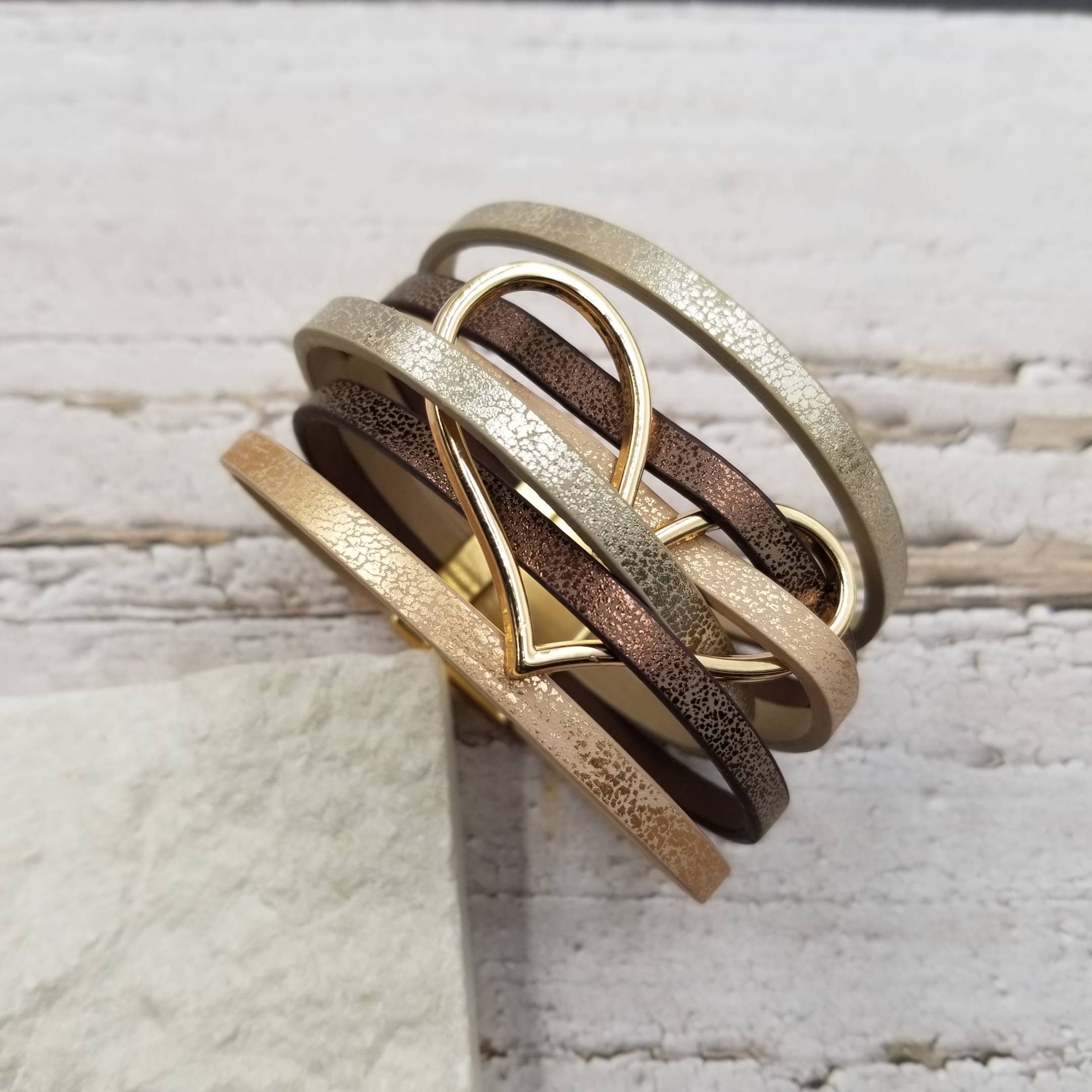 Treasure Wholesale - Wholesale Bangle Bracelet - Multi Layer Leather Heart Magnetic Buckle Bracelet4