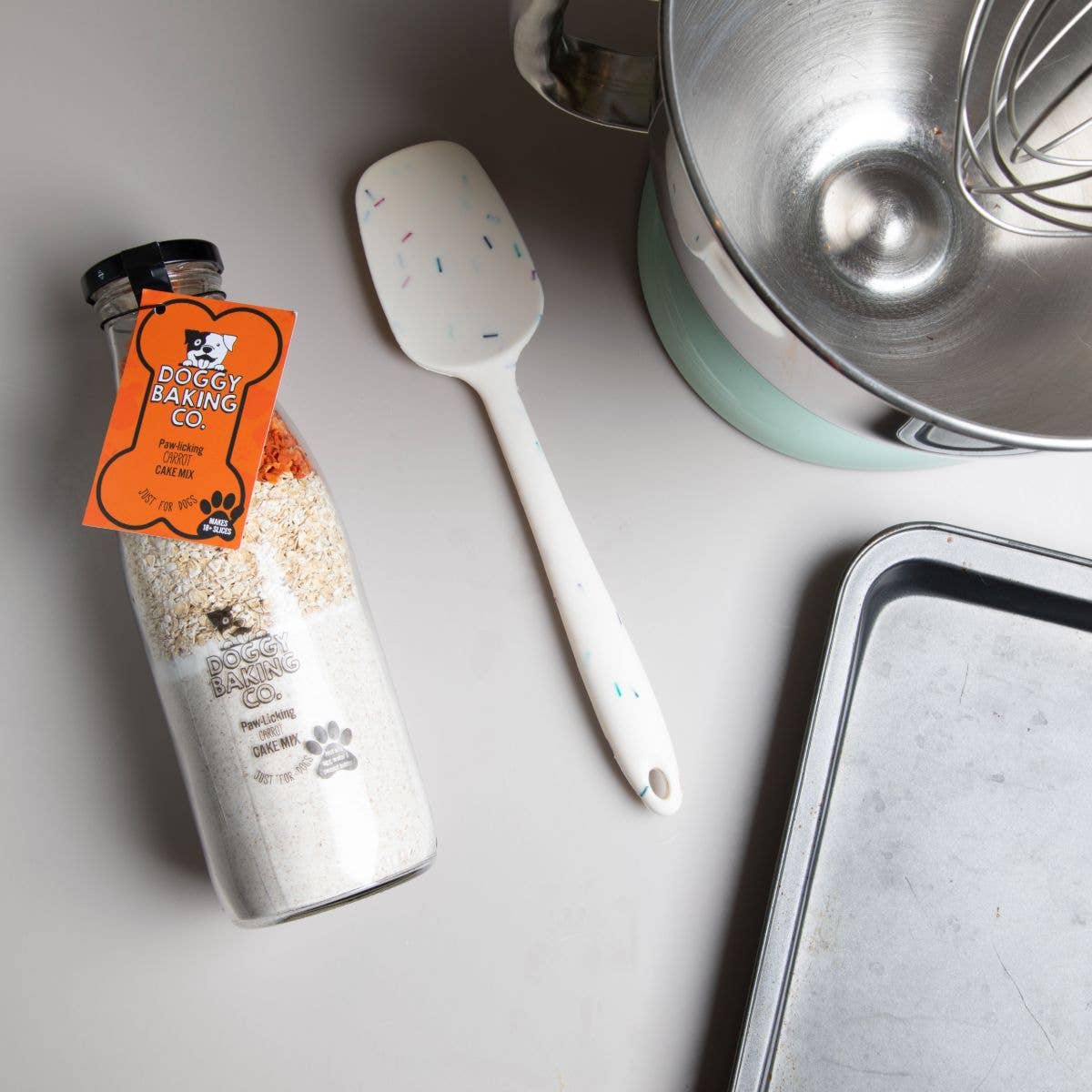 The Doggy Baking Co – wholesale Pet treats – Dog – Carrot Cake Pet/Dog Treat Baking Kit in a Bottle 750ml2