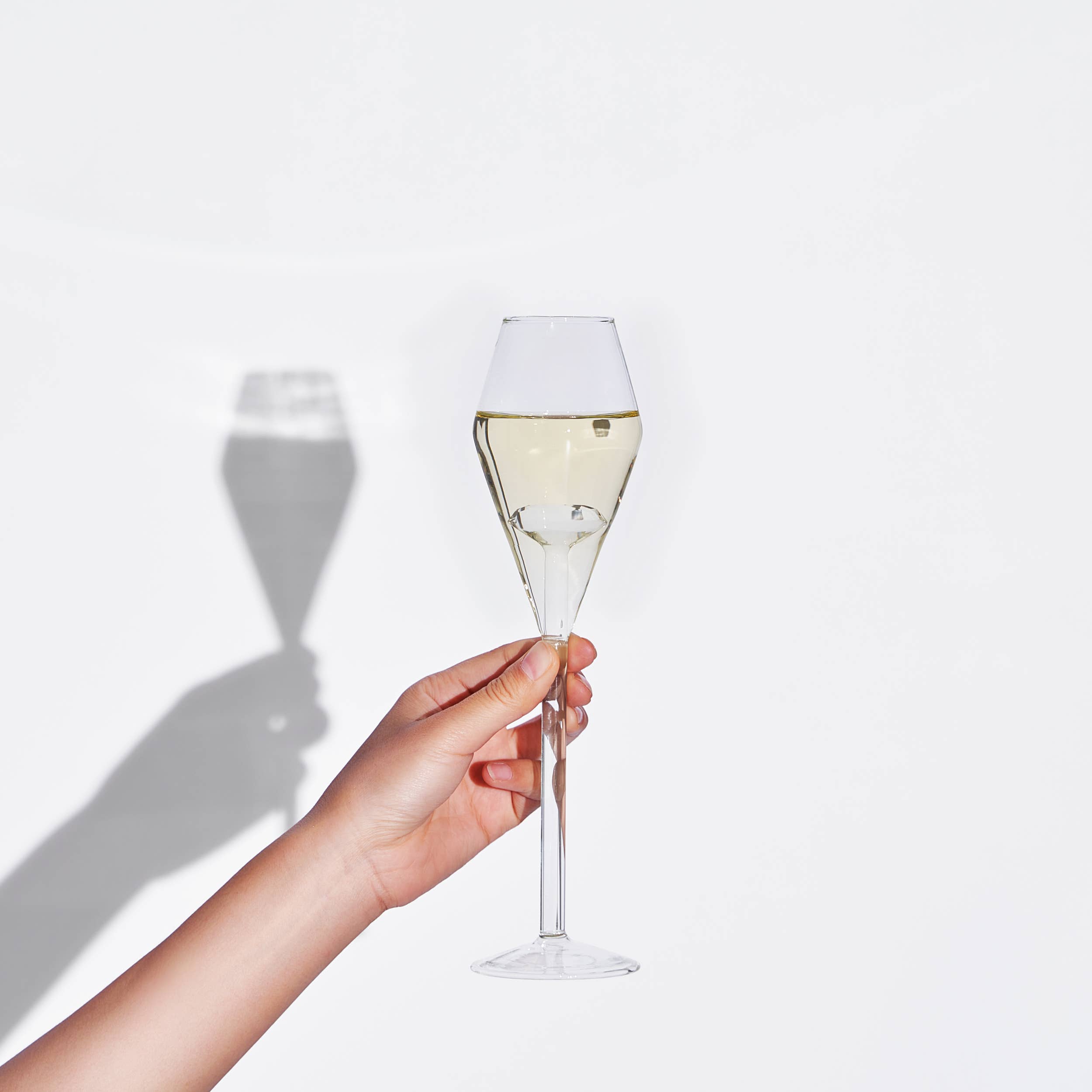 The Wine Savant /  Khen Glassware – Großhandel Champagnerflöten – Champagnerflöten für Braut| 2er-Set | Kristallförmig, 7 OZ3