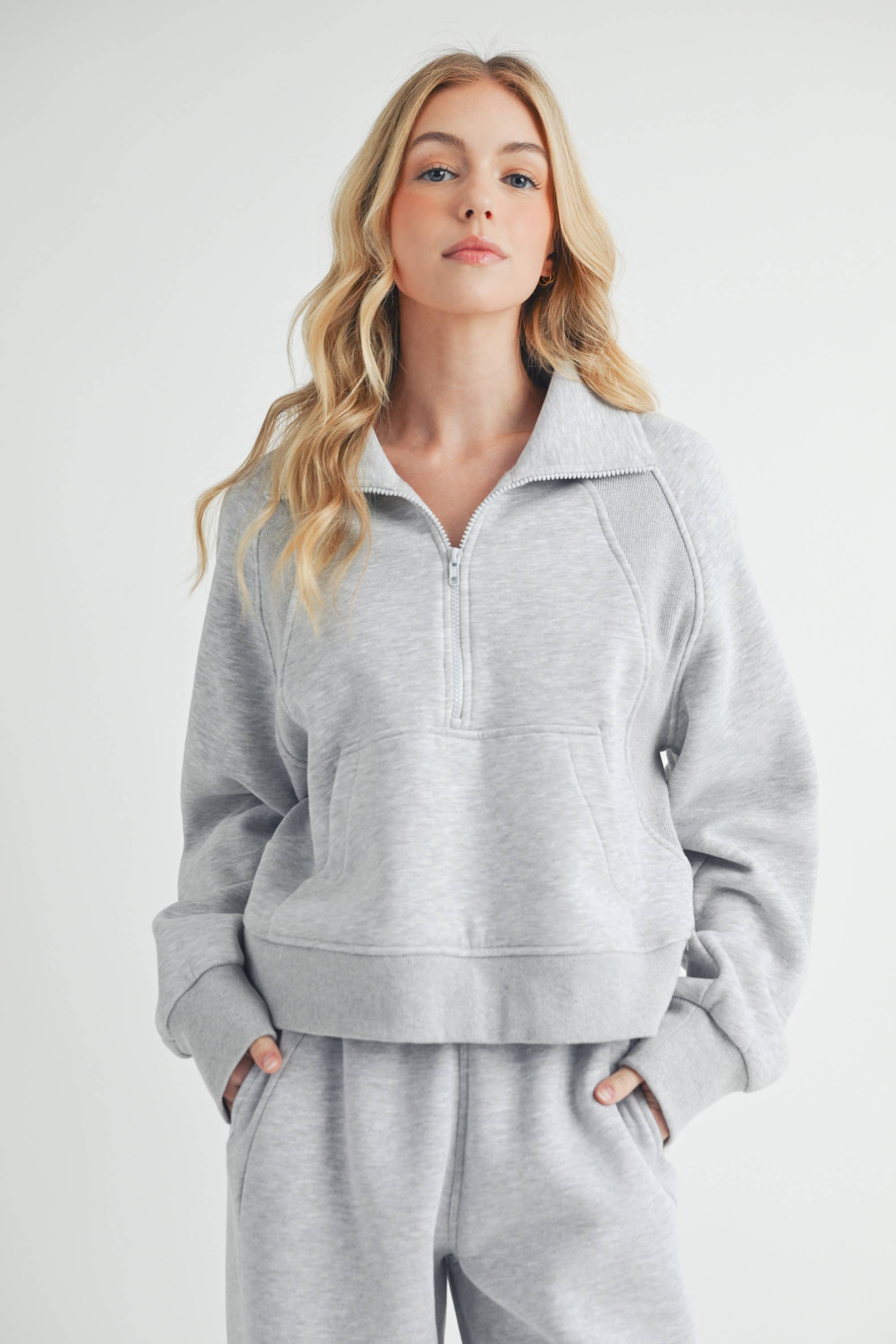 AEMI + CO - Wholesale Sweatshirt - Dames - 950CK Duif, trechterhals, halve ritssluiting, 216