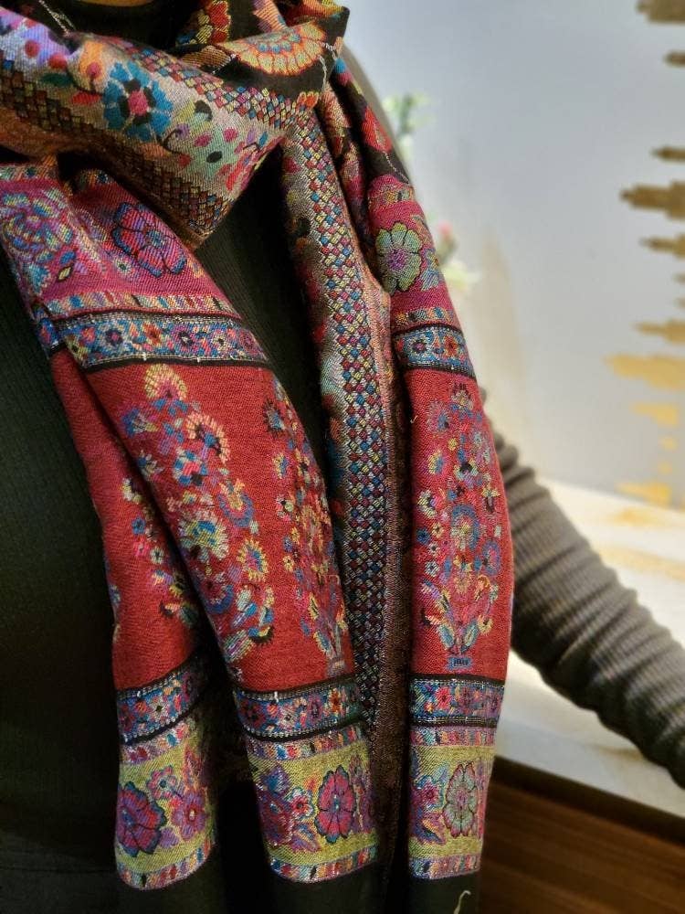 AmicaStyleStudio - Wholesale Scarf - Women's - Black Handmade warm /soft /light Weight multicoloured Kanni2