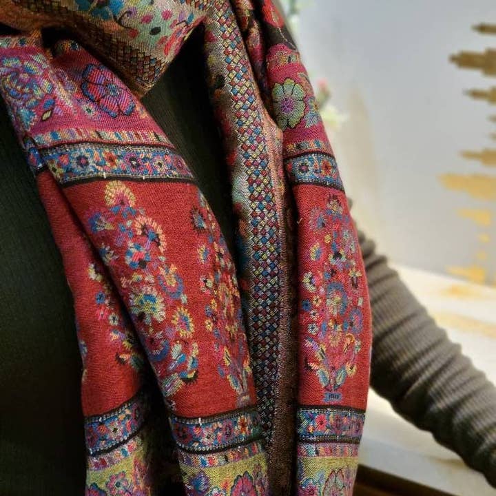 AmicaStyleStudio - Wholesale Scarf - Women's - Black Handmade warm /soft /light Weight multicoloured Kanni2