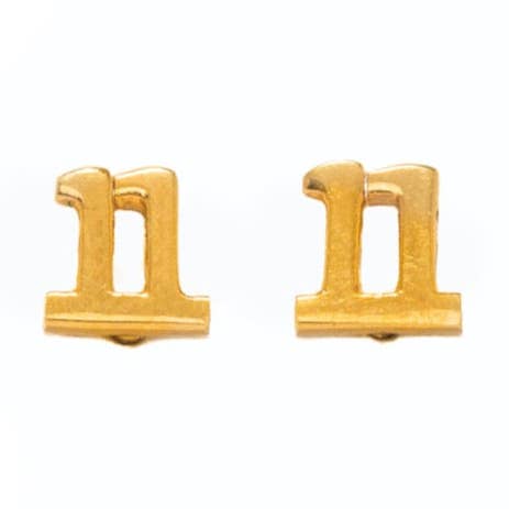 Clous d'oreilles 11:11 pour la vente par The Crystal Boutique