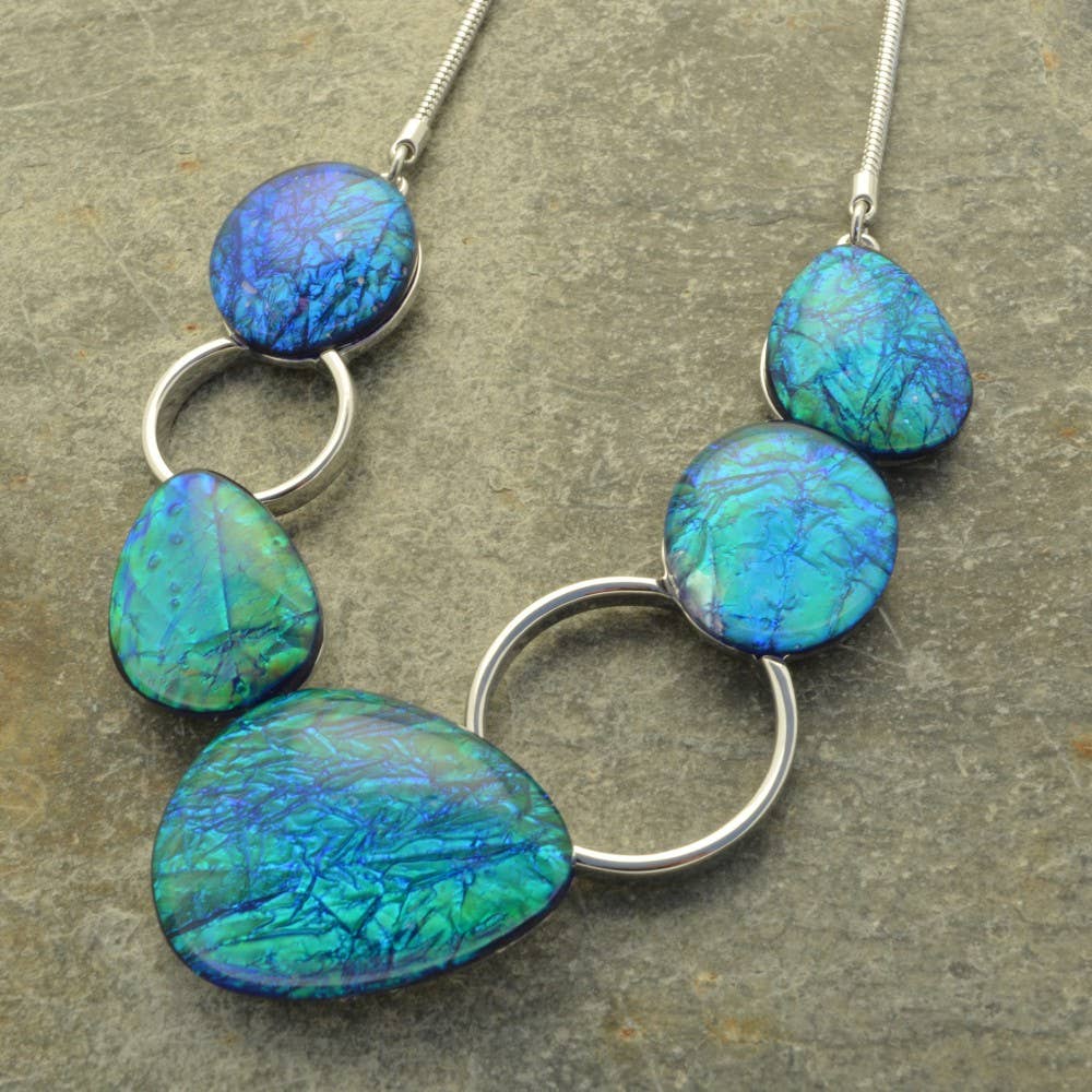 Miss Milly Limited – wholesale Pendant/charm necklace – Iridescent Pebble Necklace1