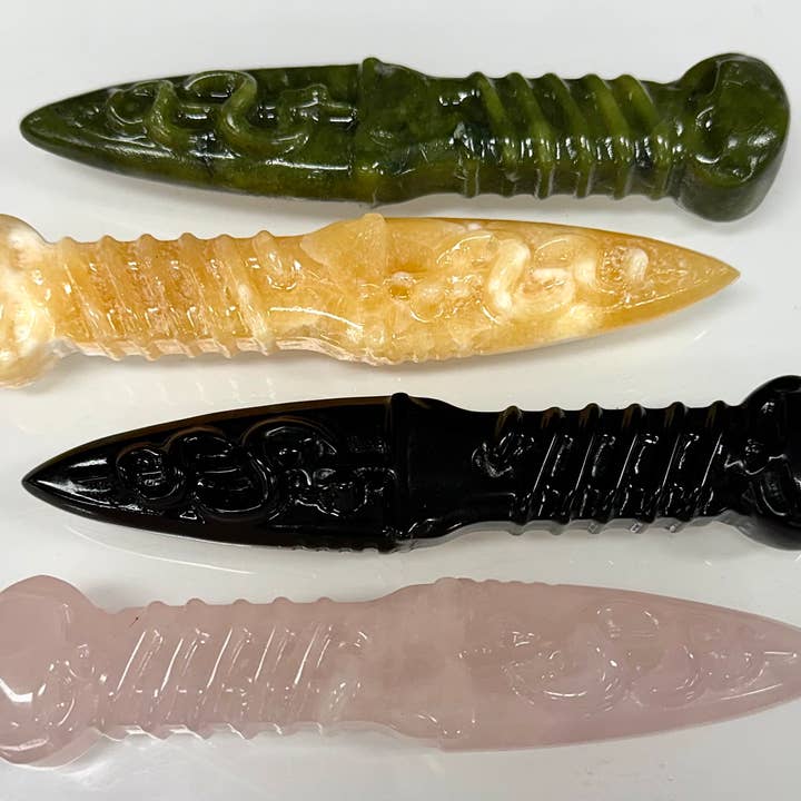 Pugnale di Cristallo Misto Naturale Energia di Guarigione per la vendita all'ingrosso da parte di KayleeNYC