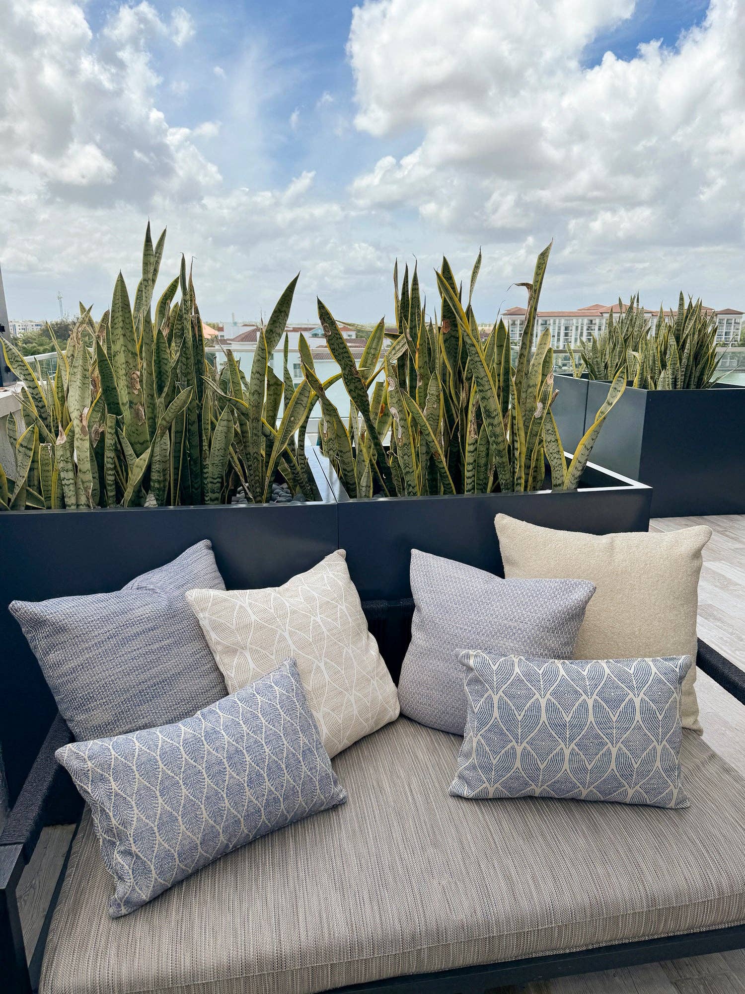 Anaya Home – Almofada decorativa/de sofá por atacado – Almofada Interior Exterior Indigo Cool Tropics2