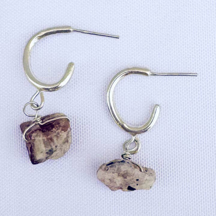 Ohrringe aus Sterlingsilber mit Sonnenstein-Anhänger für den Großhandel von Peerless Charm