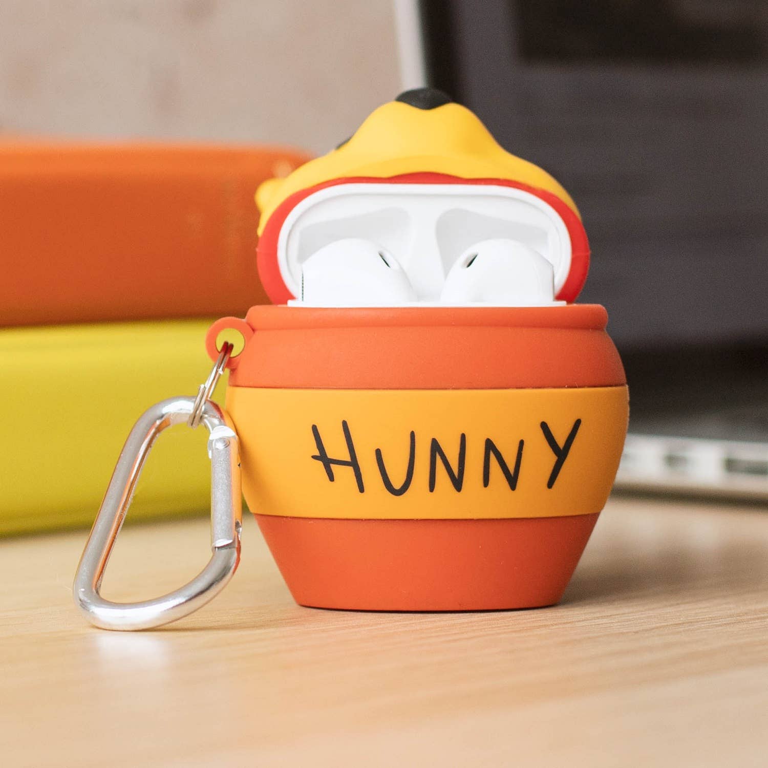 Mad Monkey GmbH - Wholesale Airpod/Earbud Case - Men's - Airpod Case, protective case for Airpods - Pooh1