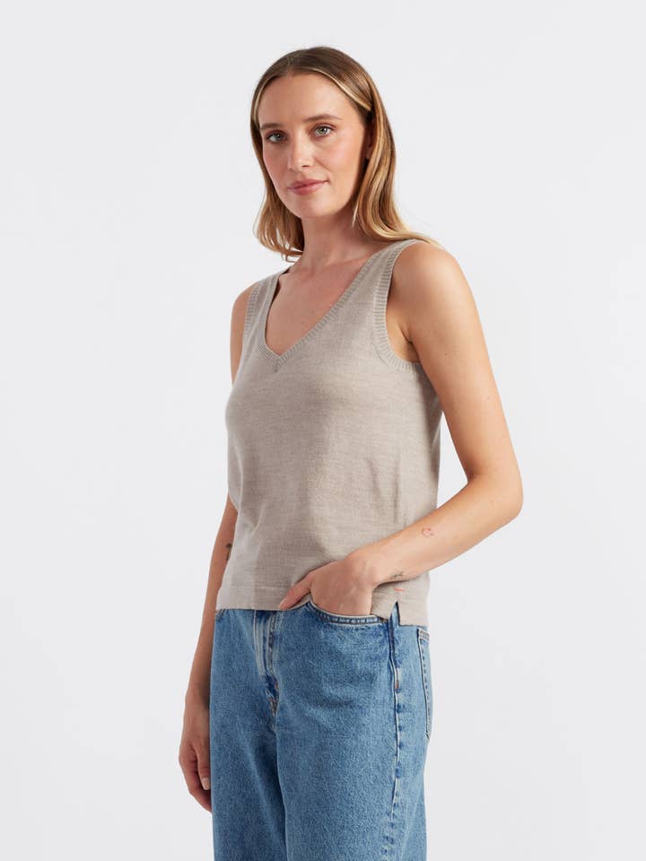 Taupe Ren Merino Vest for engroshandel hos Chinti & Parker
