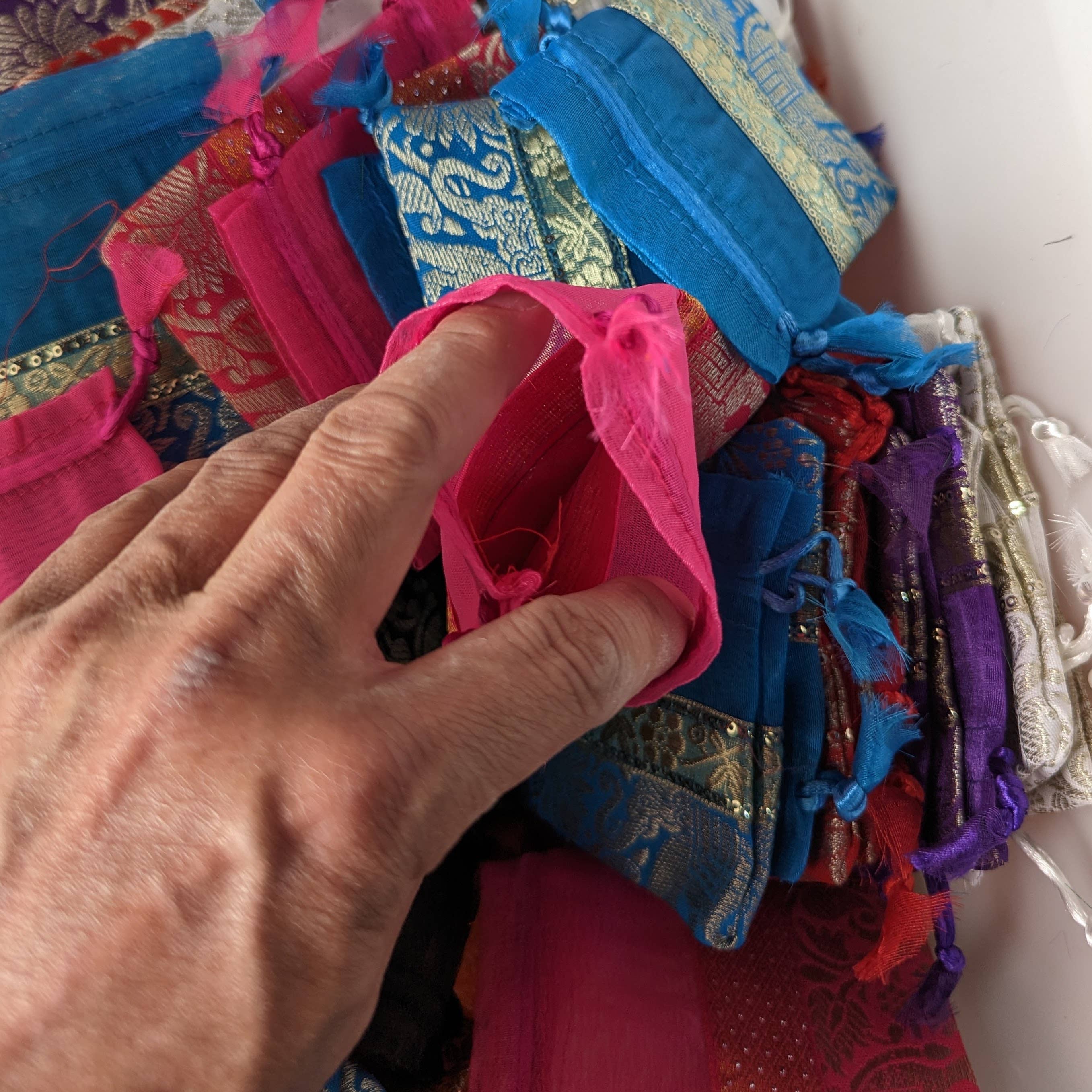 Tenzing Collections – wholesale Presentpåse – Tenzing Collections - 100-pack återvunna siden- och jutesäckar med dragsko eller dragkedja för gåvor25