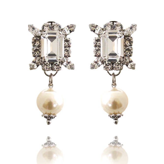 Boucles d'oreilles pendantes Dynasty Liza en cristal et perles pour la vente par House of Emmanuele
