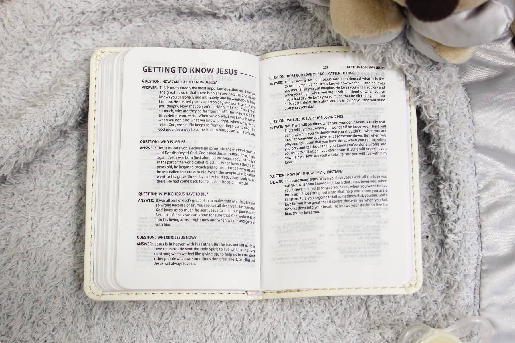 HarperCollins Christian Publishing - Wholesale Religion - NIV Tiny Testament Bible New Testament Leathersoft White7