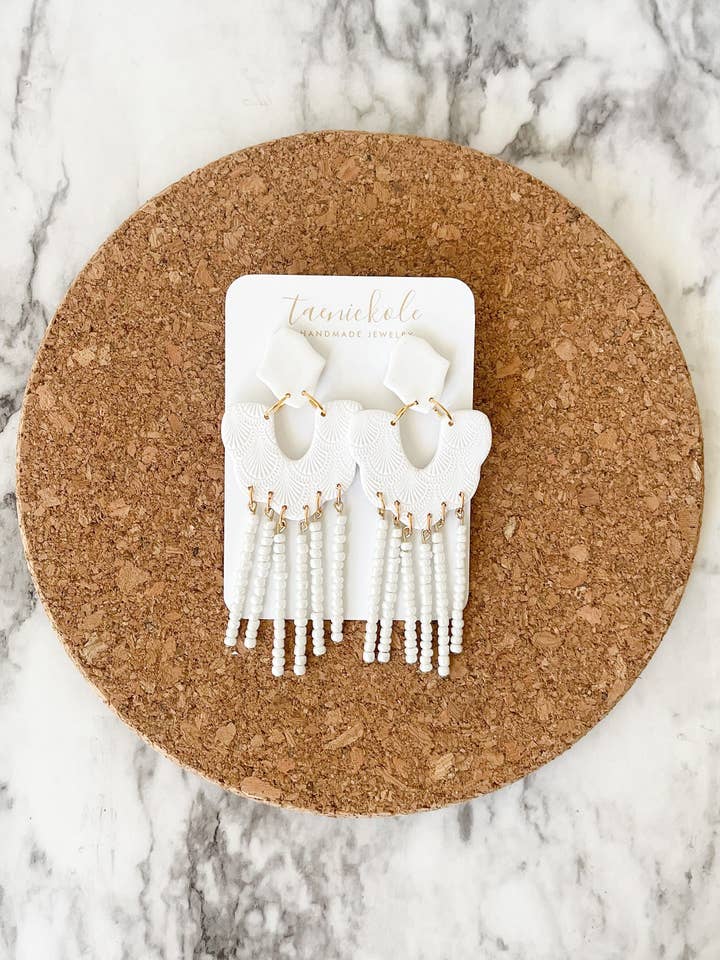 Weiß | Perlenverzierte Jakobsmuscheln für den Großhandel von taenickole