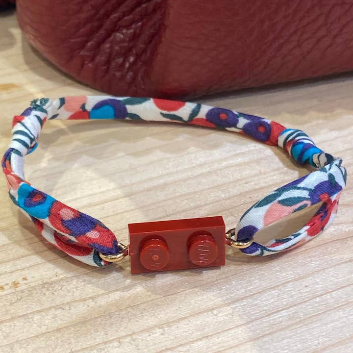 Armband mit Liberty Wiltshire und Lego®-Stein für den Großhandel von Brique d'Oreille