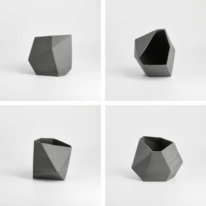 Le grand vase en céramique aux multiples facettes - fait main en Italie pour la vente par FRANCESCA VERARDO CERAMICS