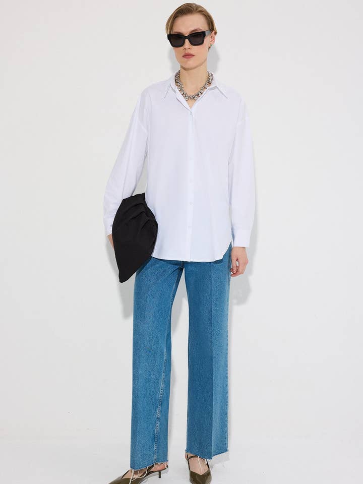 CHEMISE BASIQUE SURDIMENSIONNÉE pour la vente par Touché Privé