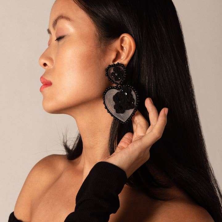 Full Heart, Svart för wholesale av ELISABETH SILVERMAN