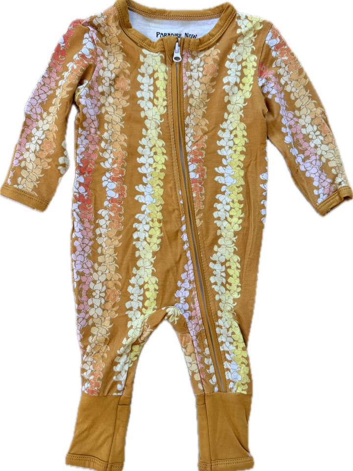 Lange mouwen Keiki Romper in puakenikeni voor wholesale door Paradise Now Hawaiʻi