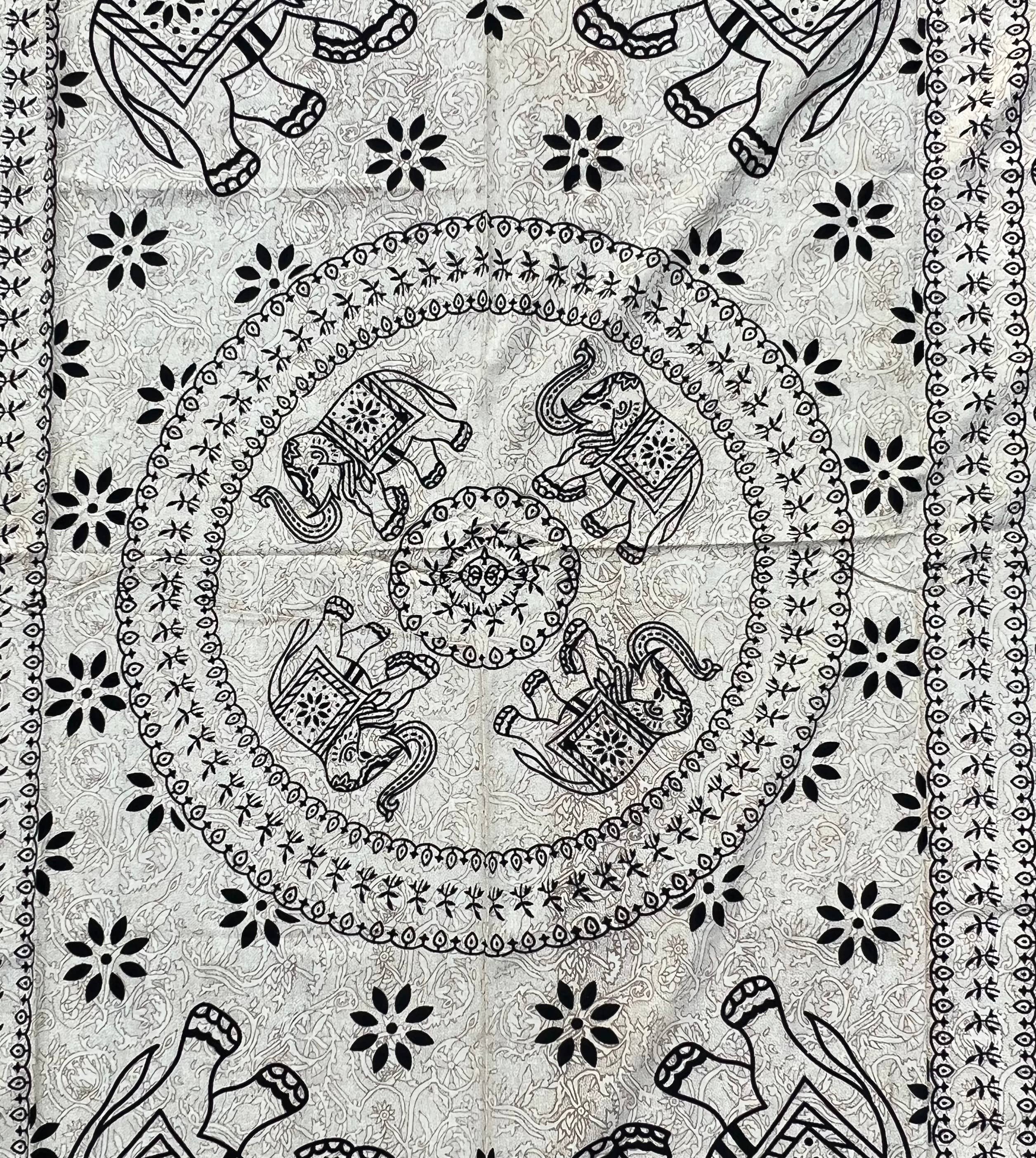 Lungta Imports - Vendita all'ingrosso Arazzi/Tessuti d'arredo - Arazzo Elephant Mandala 80 «X50" Bianco11