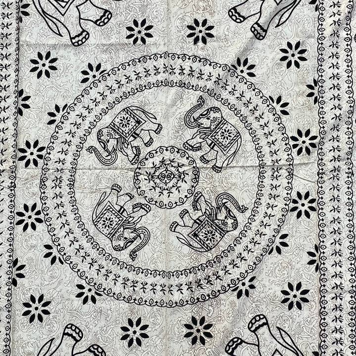 Lungta Imports - Vente Tapisserie/textile - Tapisserie Mandala Eléphant 80"X50" Blanc11