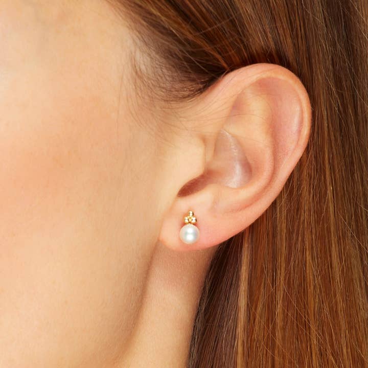 Orecchini a bottone con perle, in oro 14 carati, perle d'acqua dolce per la vendita all'ingrosso da parte di MOSUO Jewellery