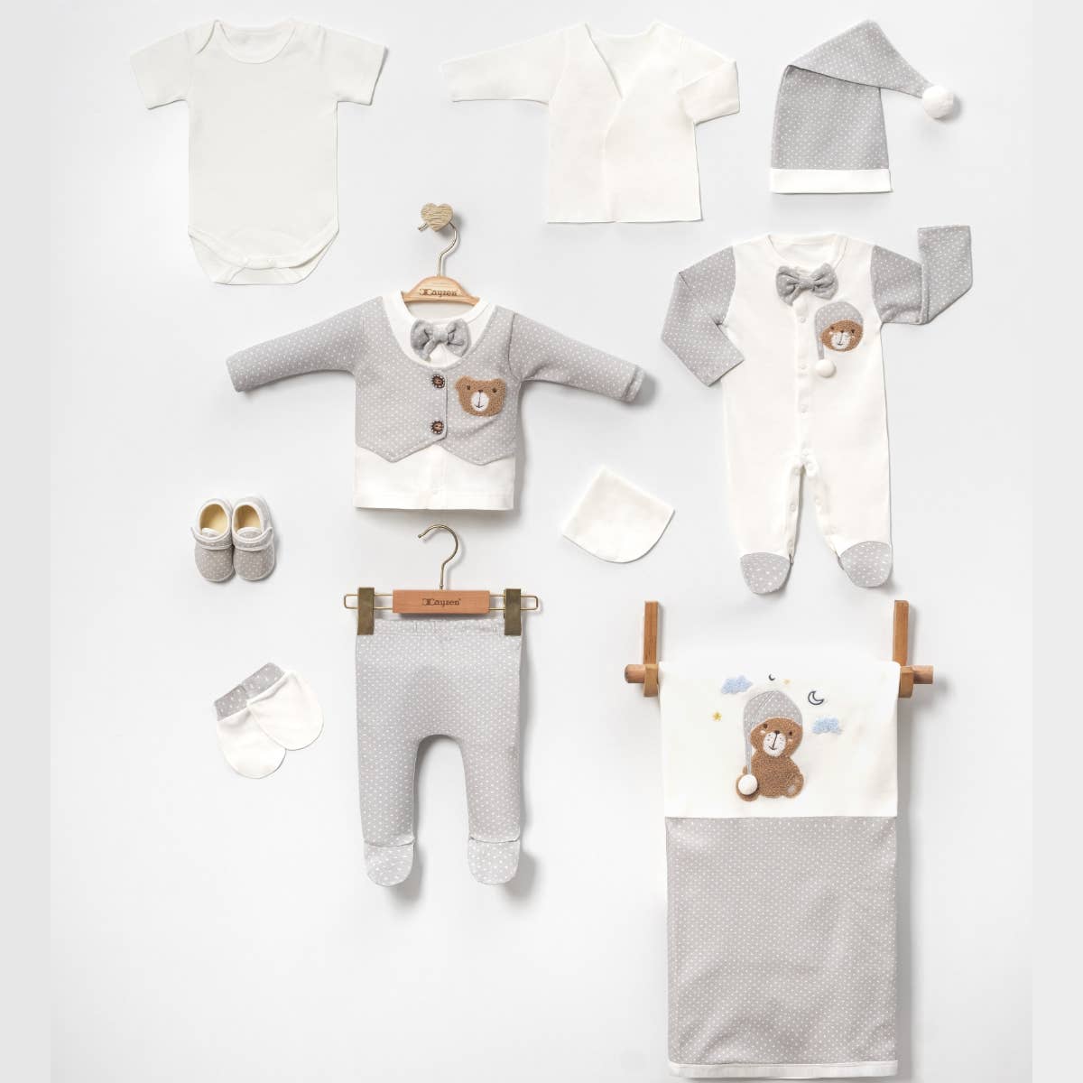 Muffinandco - Wholesale Clothing Set - Baby - Sleepyhead Bear - 10-Piece Set for Boys 0-3 M. 100% Cotton1