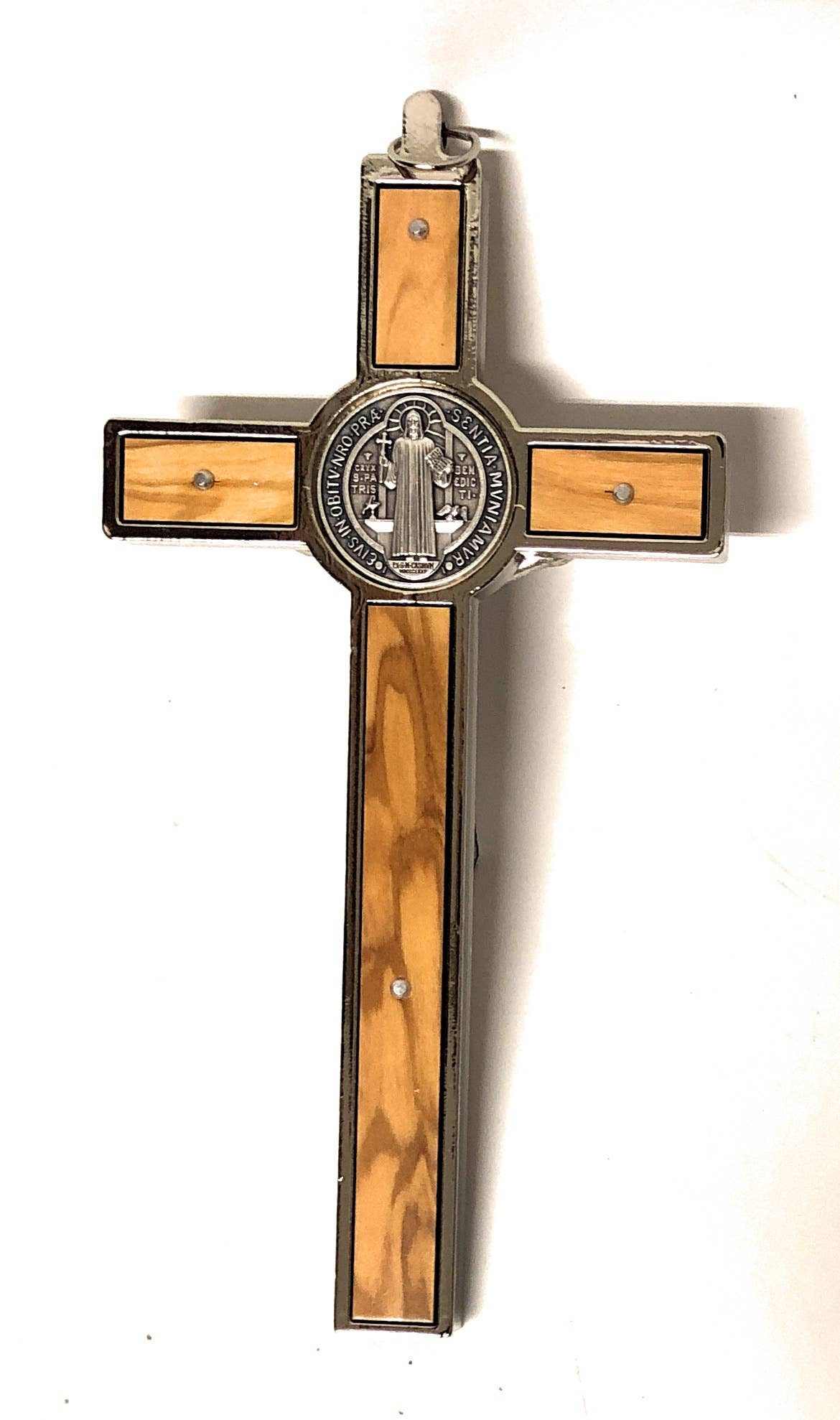 Costa Articoli Religiosi – Cruz de parede por atacado – Cruz de São Bento madeira e metal cm. 20x10,52