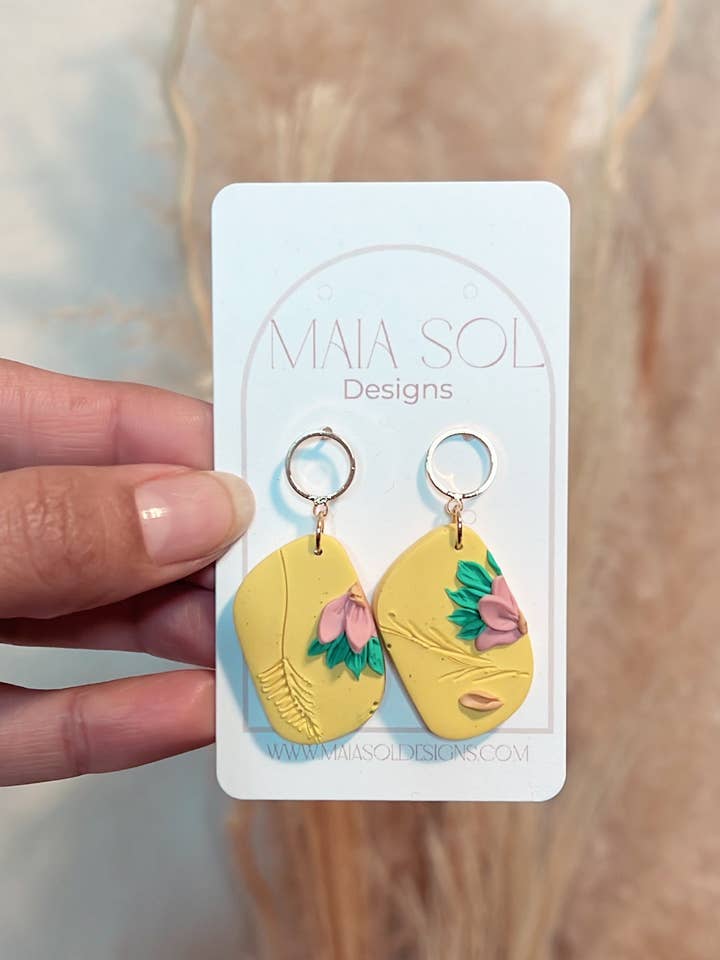 Boucles d'oreilles abstraites florales pour la vente par Maia Sol Designs