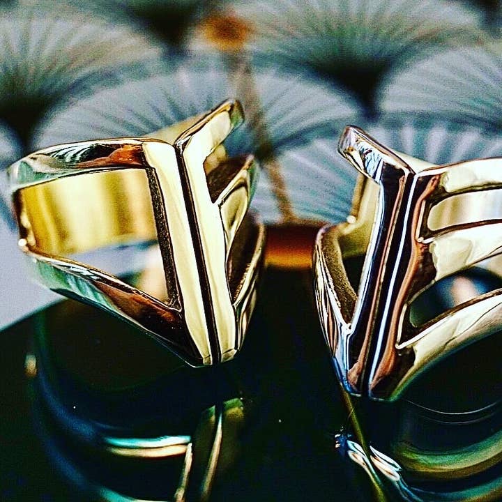 Anello da donna «Vexed» per la vendita all'ingrosso da parte di Harding Inc