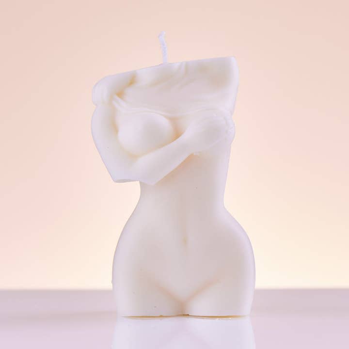 Corpo Feminino Segurando Vela de Peito por atacado de Beaut natural