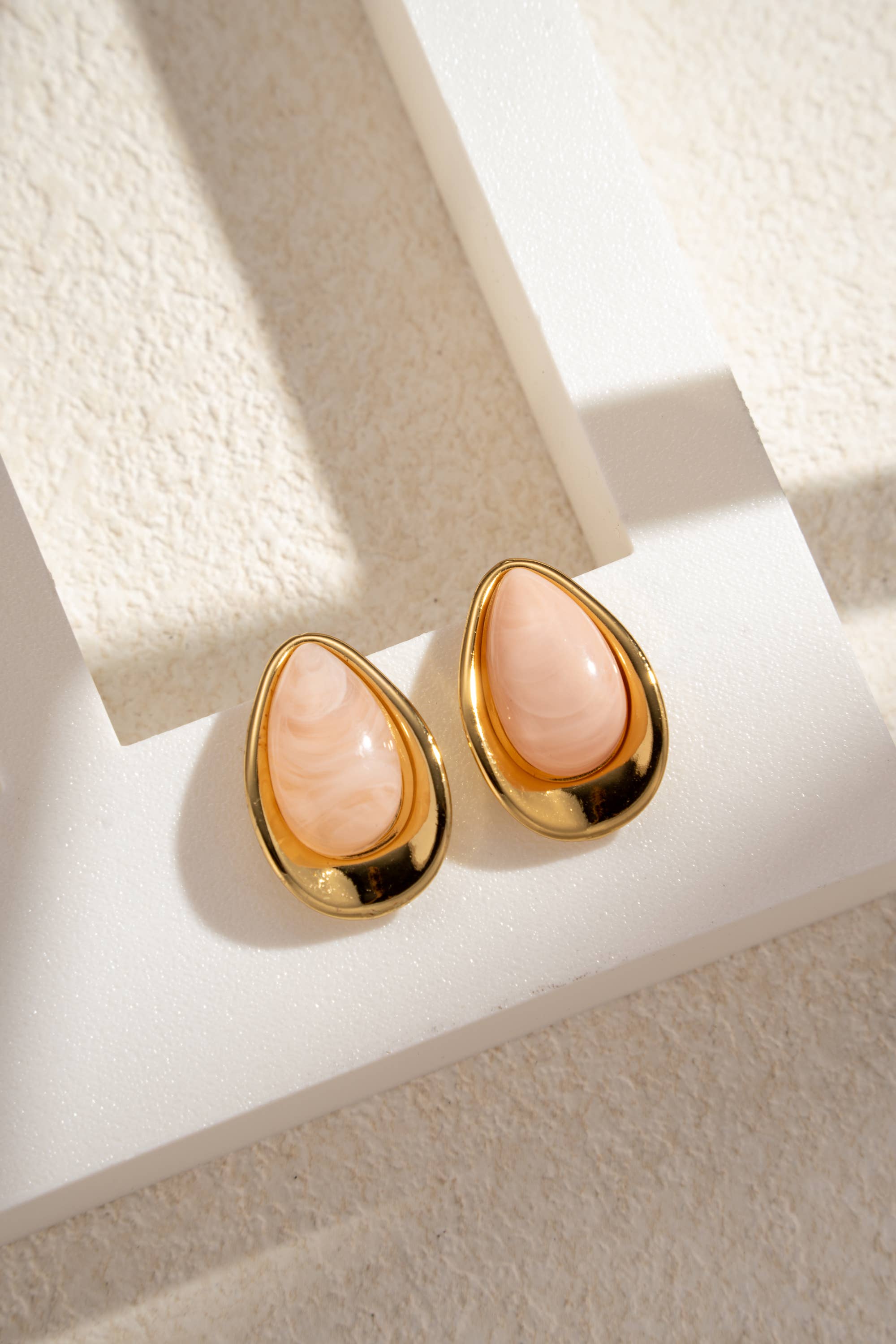 COSMOS - Wholesale Dangle Earrings - Chic amber gold drop earrings elegant resin2