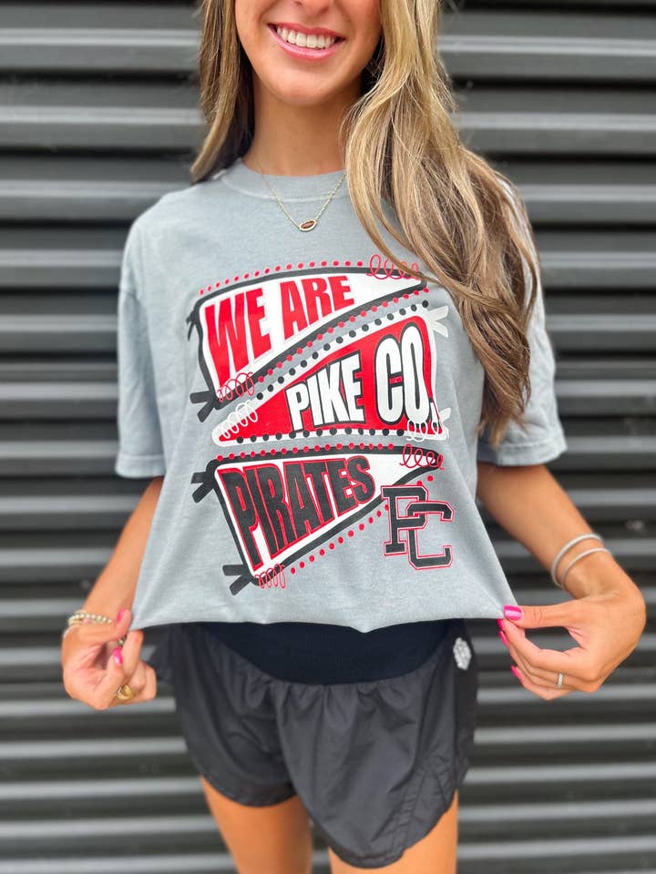 Wir sind Pennant Flag Trio Game Day Tee/ Sweatshirt für den Großhandel von Truelove Apparel