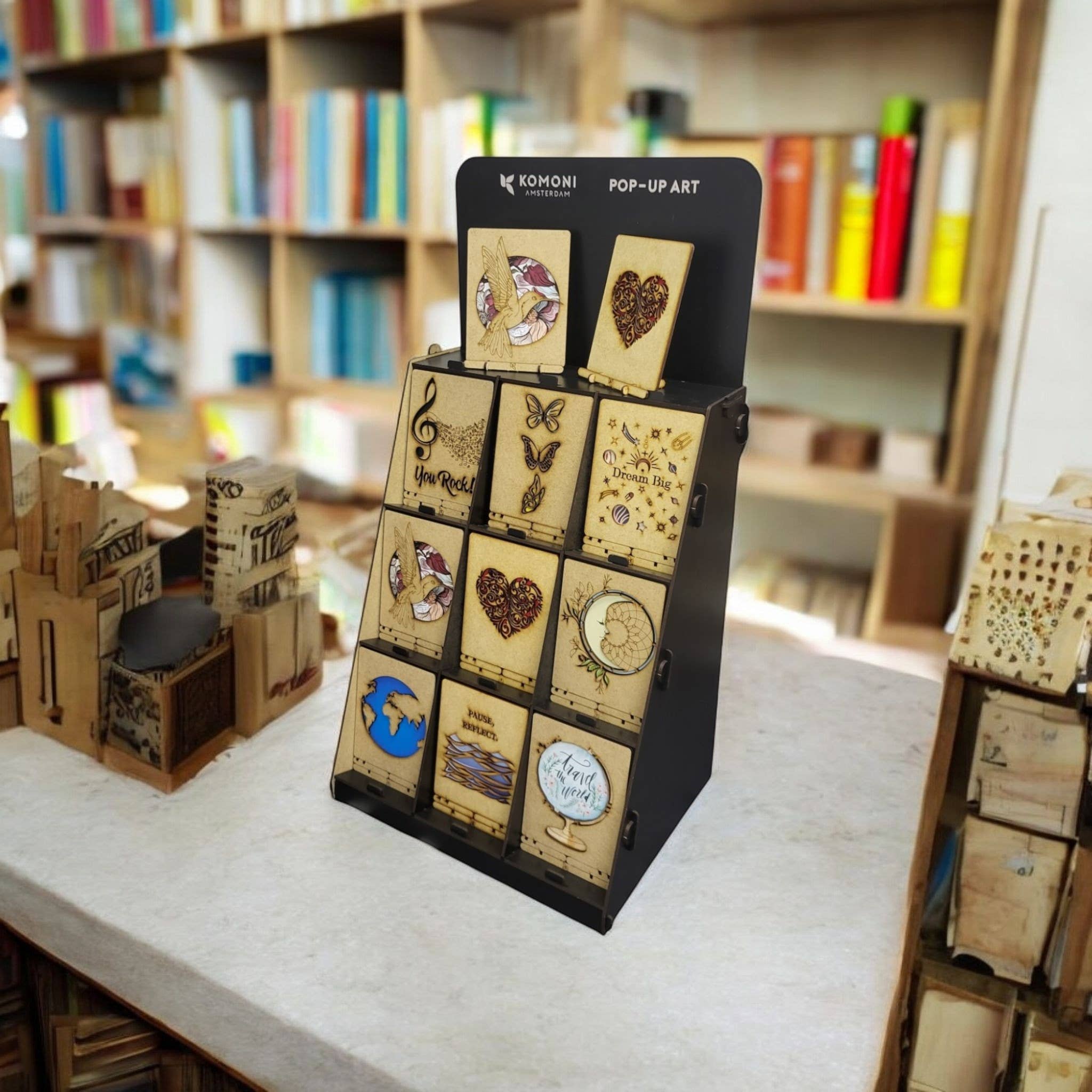 KOMONI Amsterdam - Vendita all'ingrosso Espositore per rivenditori - Espositore Pop-up Art - Solo Espositore3