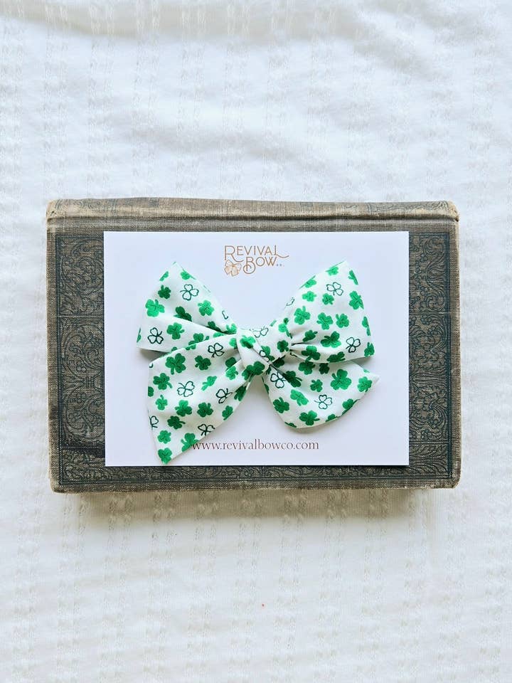 Große Windrad-Schleife auf Clip • Vintage Kleeblätter für den Großhandel von Revival Bow Co.