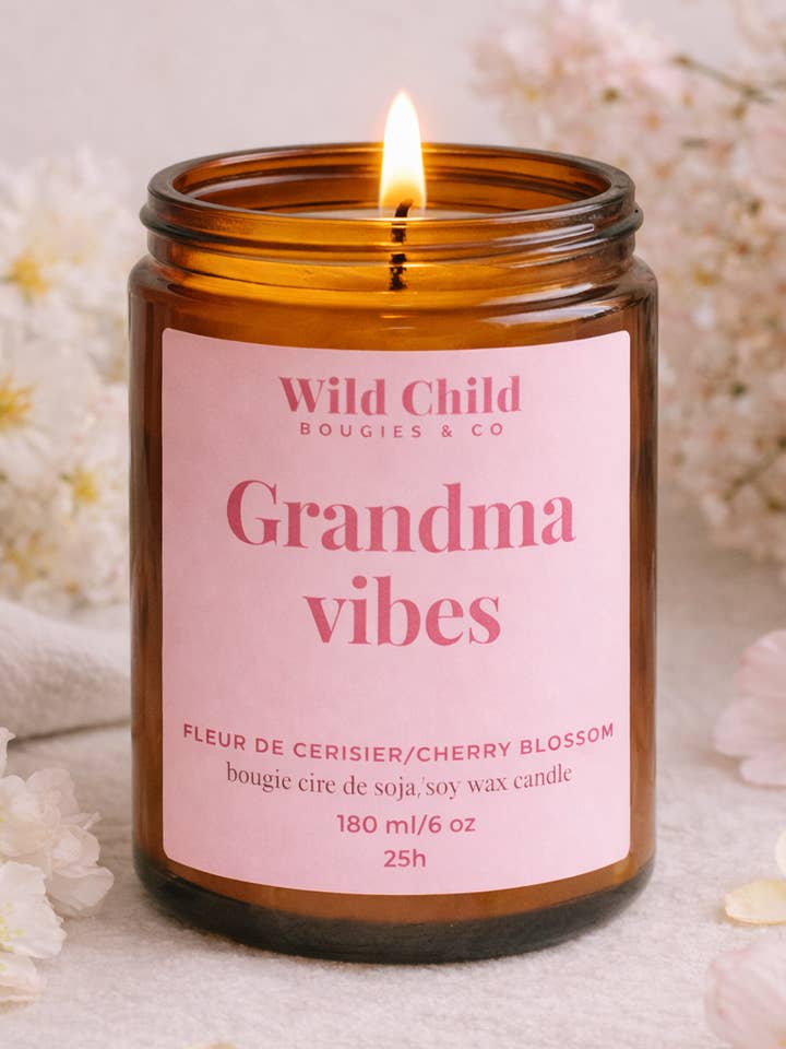 "Grandma vibes" Scented handmade candle - 25h for wholesale by WILD CHILD Bougies & Co