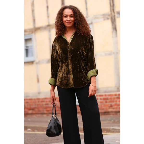 Camisa Karen de Terciopelo de Seda en Oliva para venta al por mayor de At Last