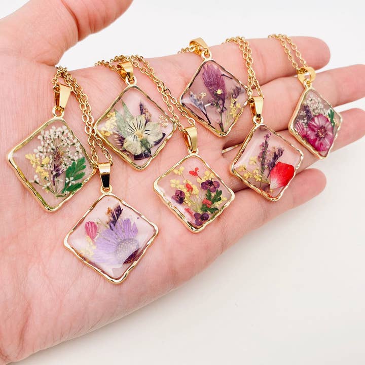 Mio Queena - Wholesale Pendant/Charm Necklace - Floral Square Pendant Pressed Dried Flowers Necklace - PDF