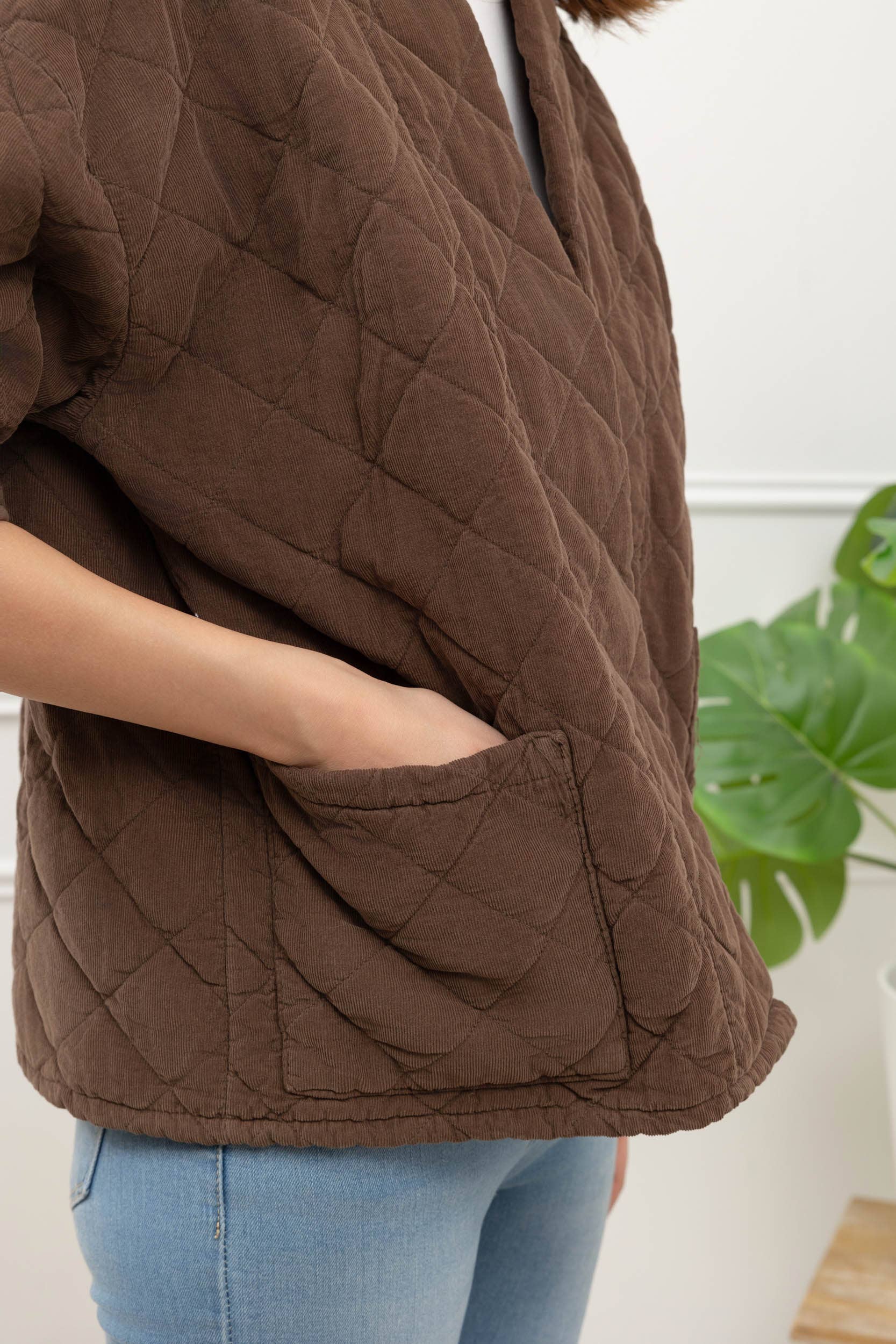 Happy look - Wholesale Jas - Dames - Korte doorgestikte corduroy jas zonder sluiting of kraag7