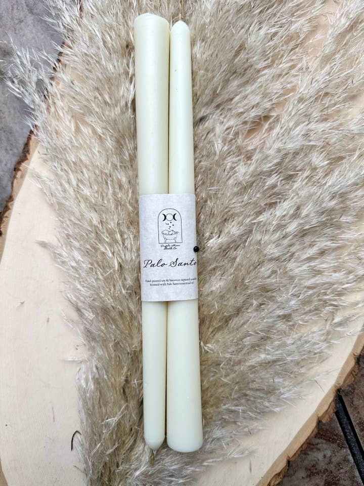 Set di candele affusolate profumate Palo Santo per la vendita all'ingrosso da parte di Triple Moon Bath Co.