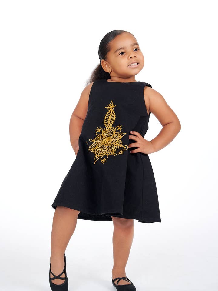 Toye Afrikaanse geborduurde kinderjurk voor wholesale door Ray Darten