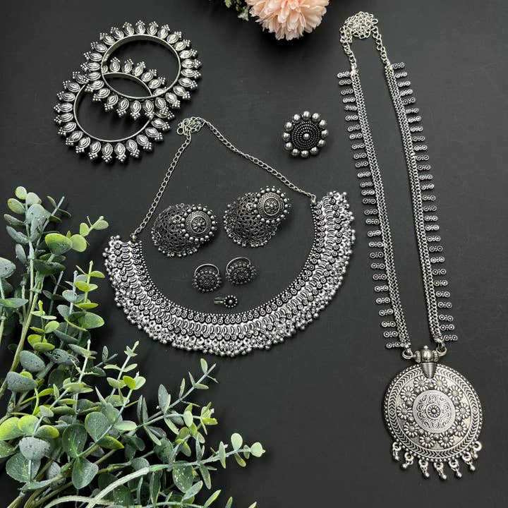 Indisches Schmuckset aus oxidiertem Silber mit Halskette und Choker. für den Großhandel von Vastrabhushan