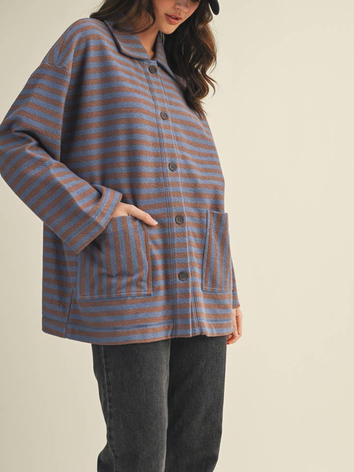 OVERSIZED GESTREEPTE JAS MET KNOOPSLUITING voor wholesale door Mustard Seed