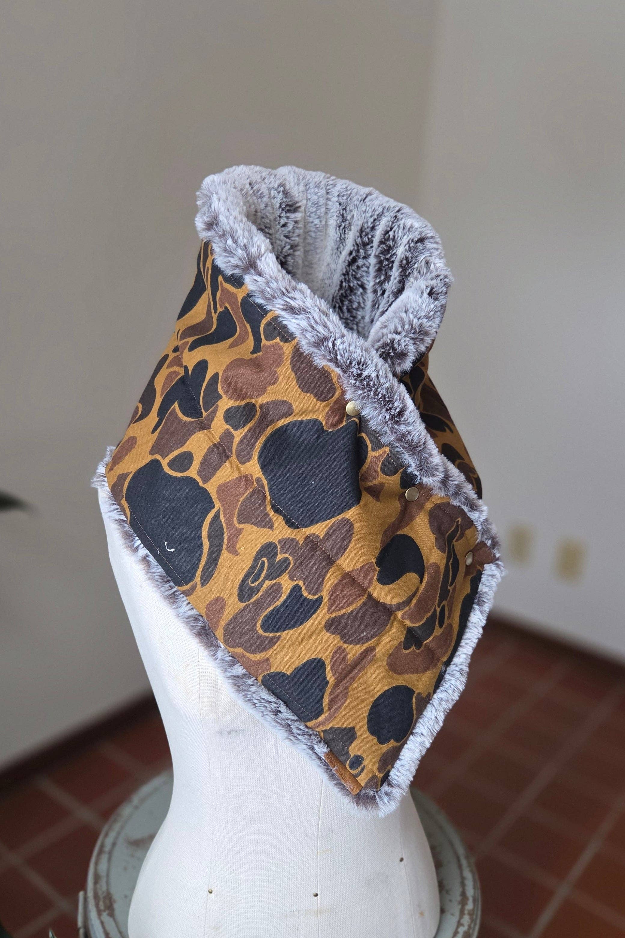 Grandma Skills - Wholesale Scarf - Women's - Faux Fur Snap Cowl-Vintage Camo5