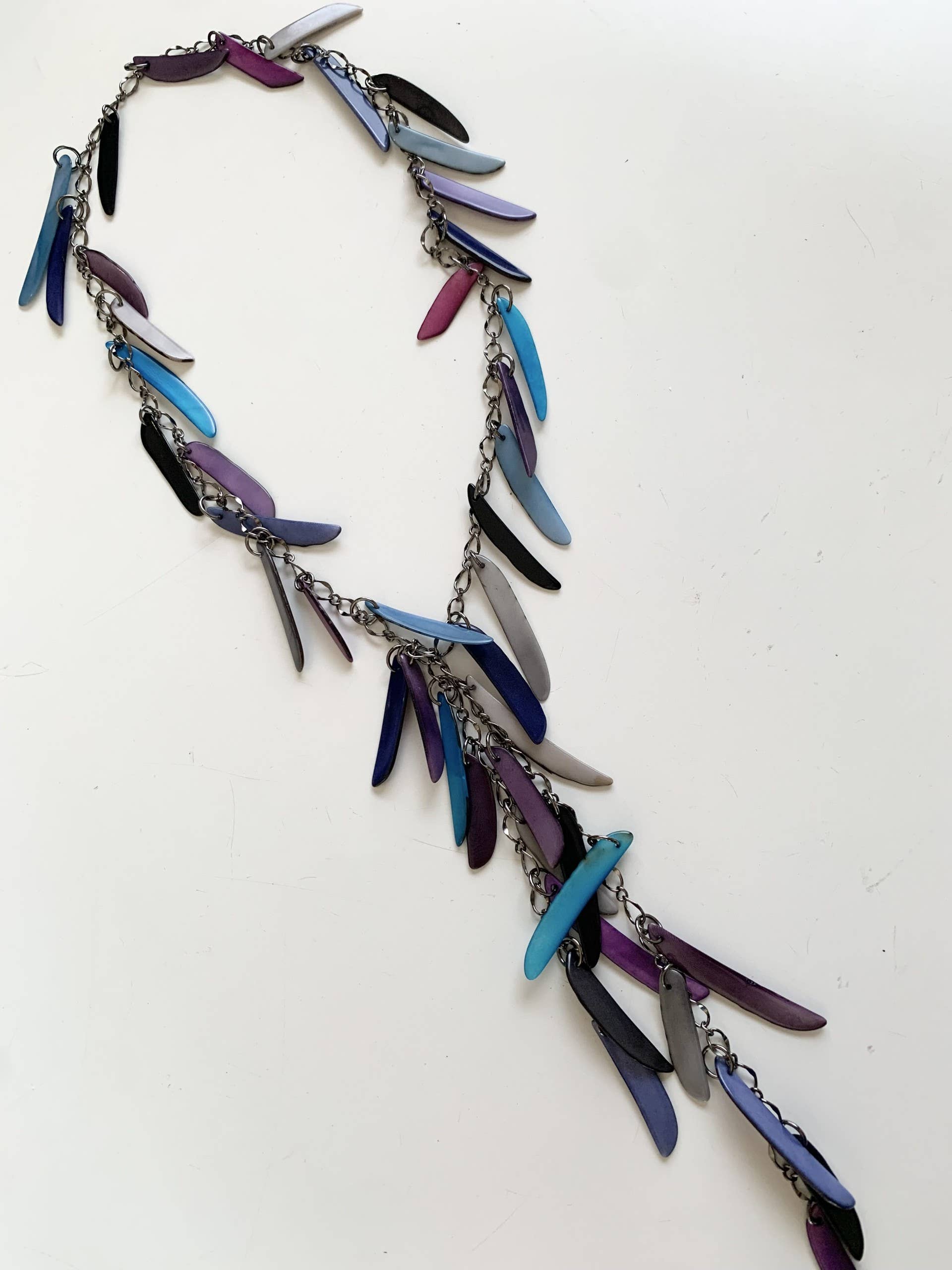 Veronica Riley Martens – Colar em Y/lariat por atacado – Colar longo de franjas com peças de tagua coloridas0