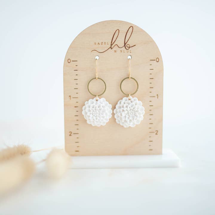 Hazel n Blue – wholesale Hängande örhängen – Lerörhängen | Små Dahlia Dingles9