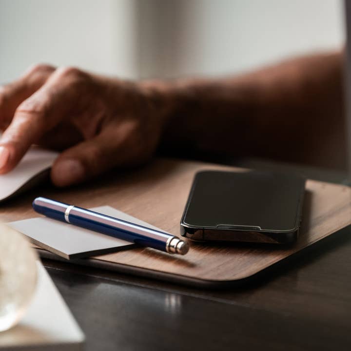 WUDN Handcrafted - Vendita all'ingrosso Tappetino per mouse - Grande tappetino per mouse in vero legno con ricarica rapida wireless da 15 watt14